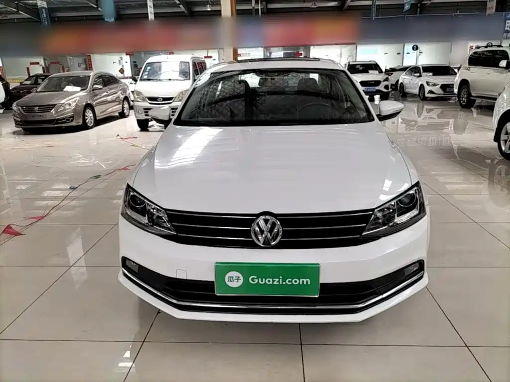 Volkswagen Sagitar 2015