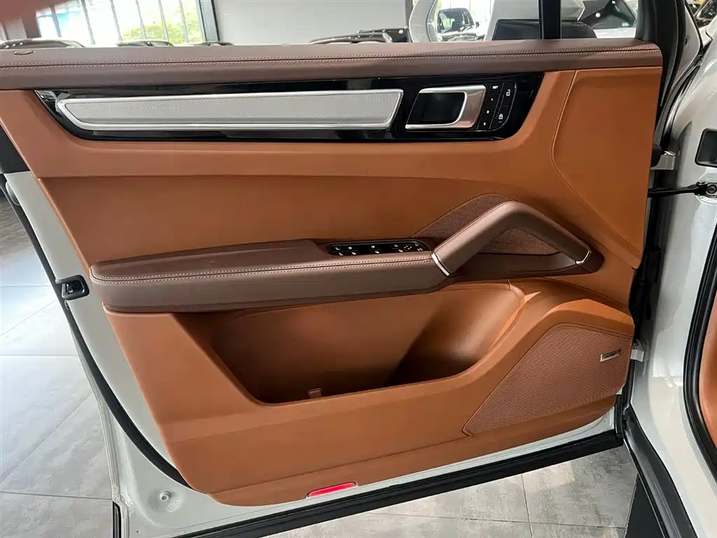 Porsche Cayenne 2023 — фото 11