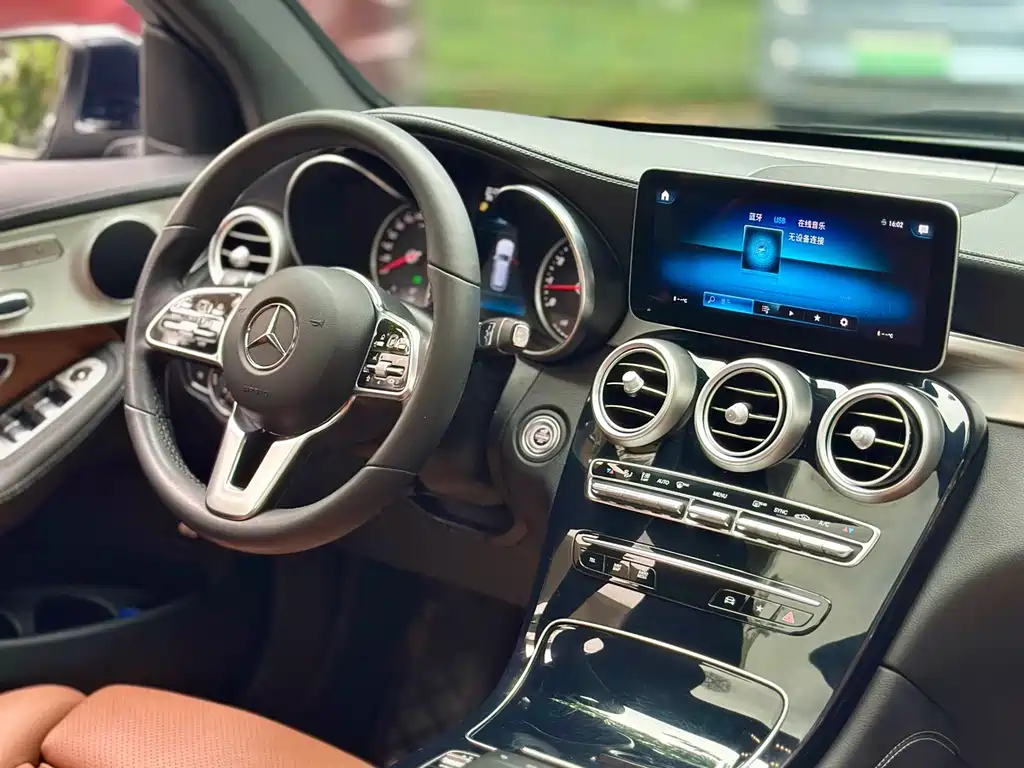 Mercedes-Benz GLC 2020 — фото 18
