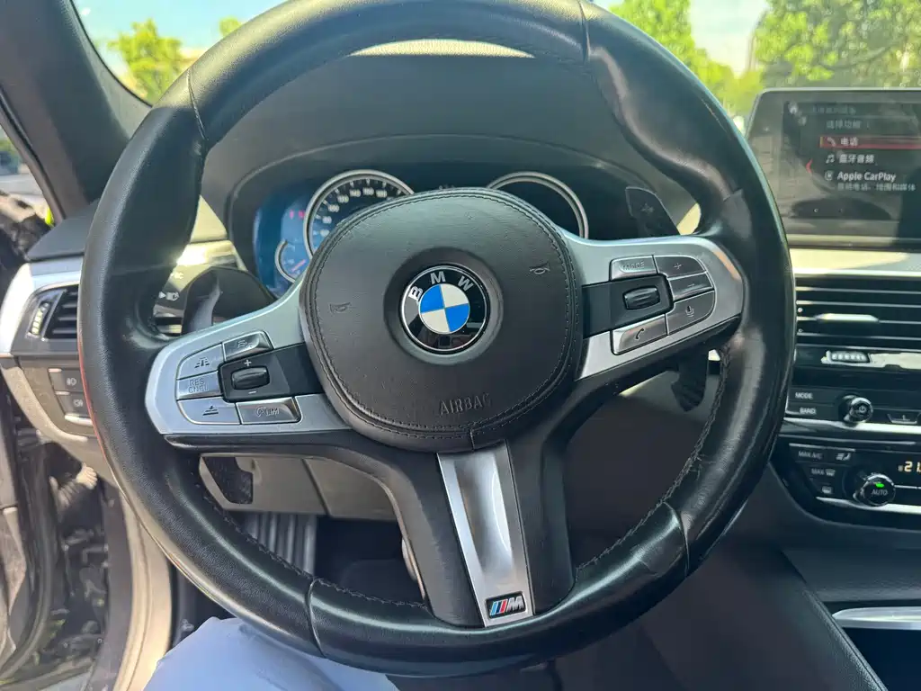 BMW 5 Series 2017 — фото 15