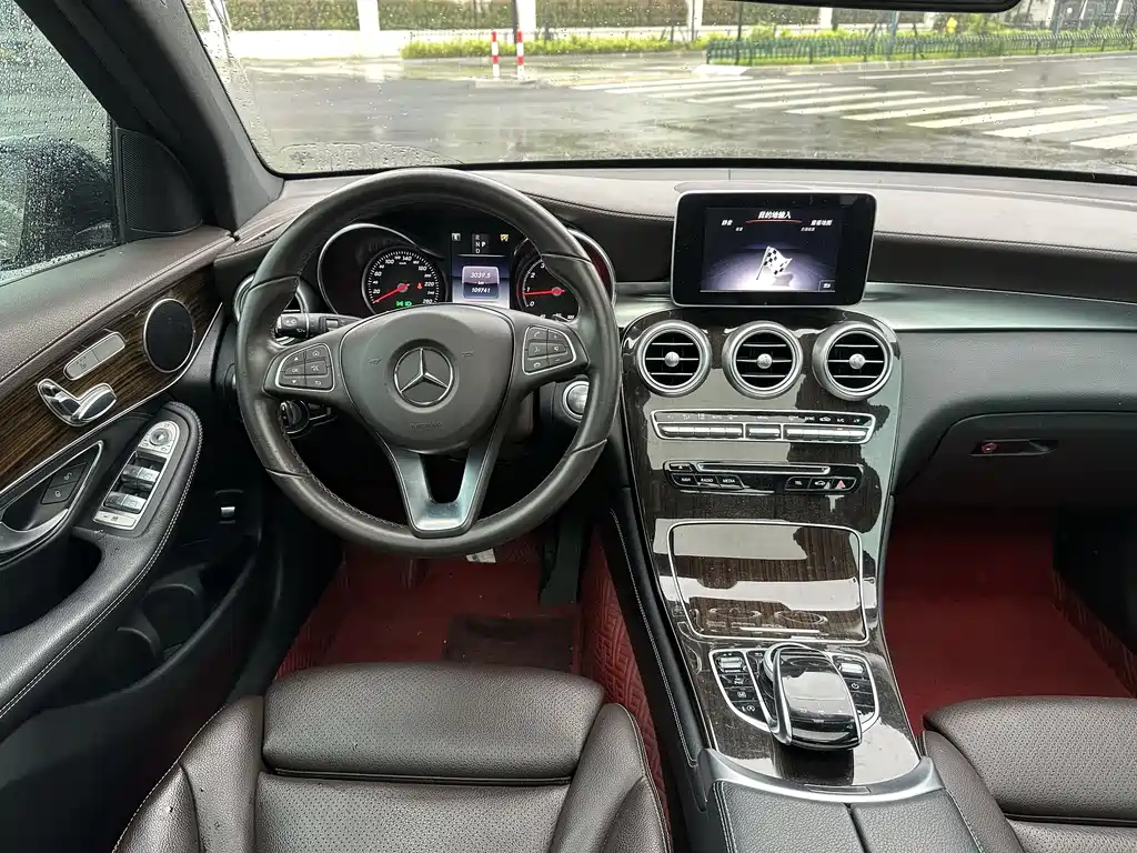 Mercedes-Benz GLC 2018 — фото 12