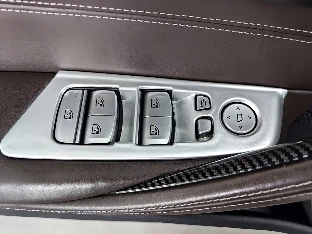BMW 5 Series New Energy 2019 — фото 9