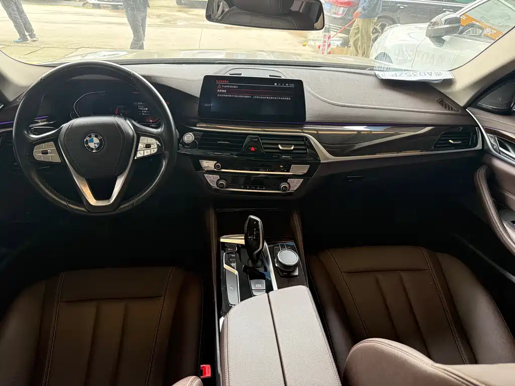 BMW 5 Series 2020 — фото 10
