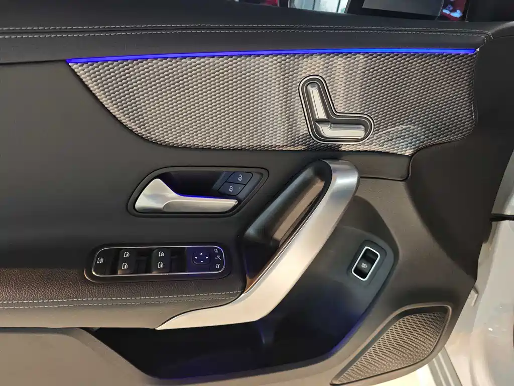 Mercedes-Benz A-Class 2021 — фото 8