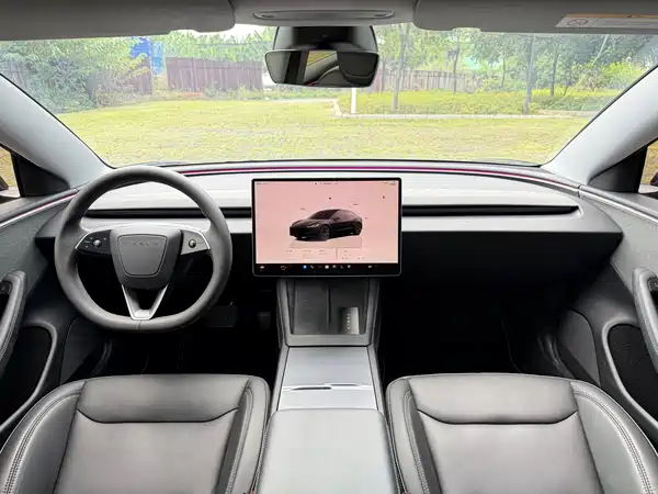Tesla Model 3 2024