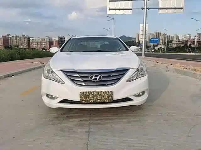 Hyundai Sonata 2011 — фото 2