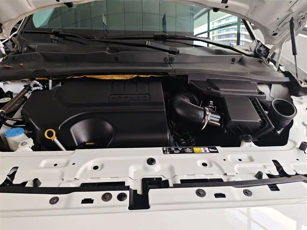 Jaguar E-PACE 2021 — фото 16