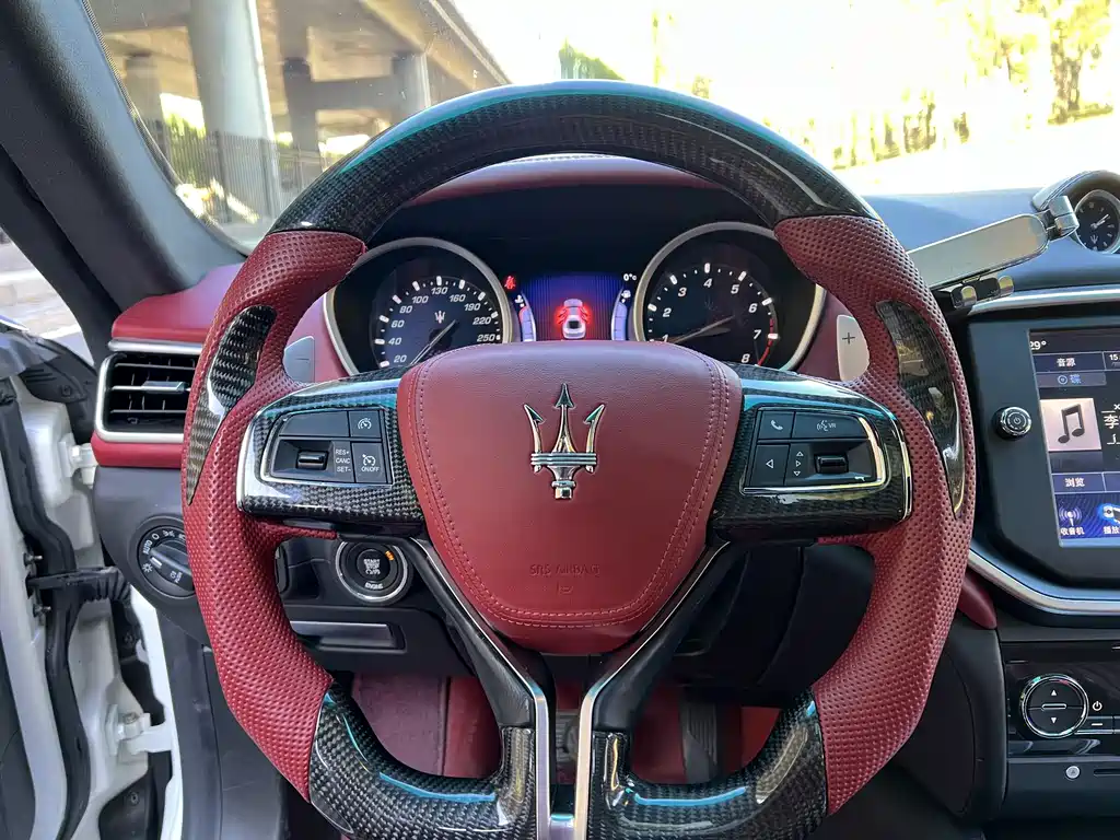 Maserati Ghibli 2015 — фото 10