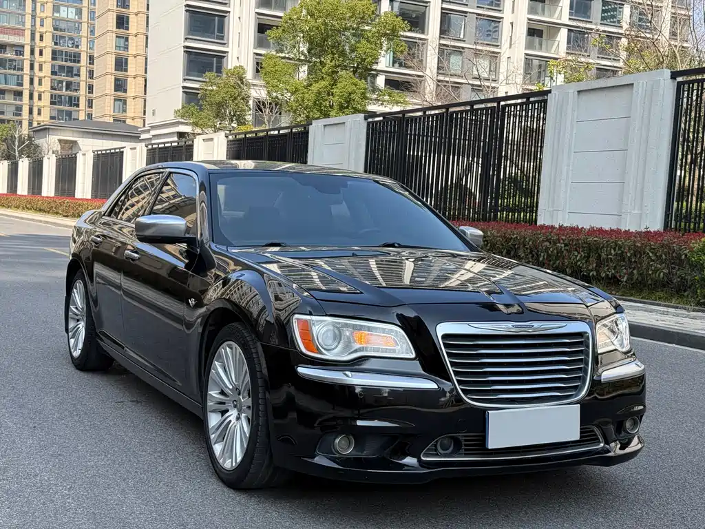 Chrysler 300C 2013 — фото 4