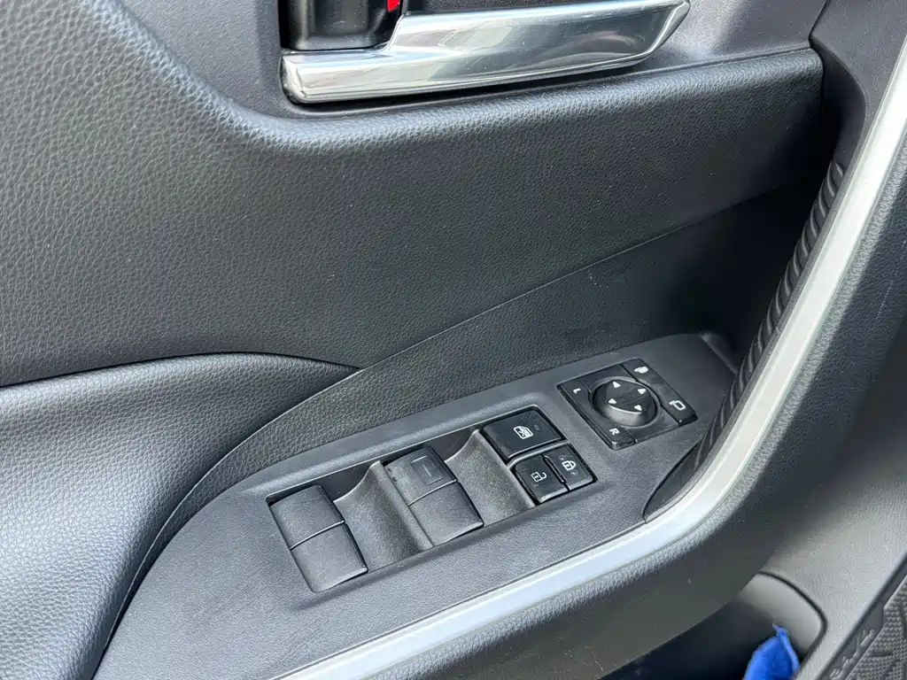 Toyota RAV4 2020 — фото 14