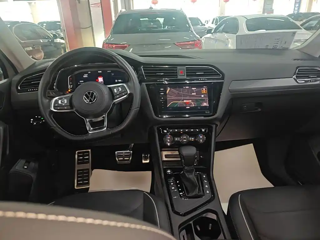 Volkswagen Tiguan L 2021 — фото 10