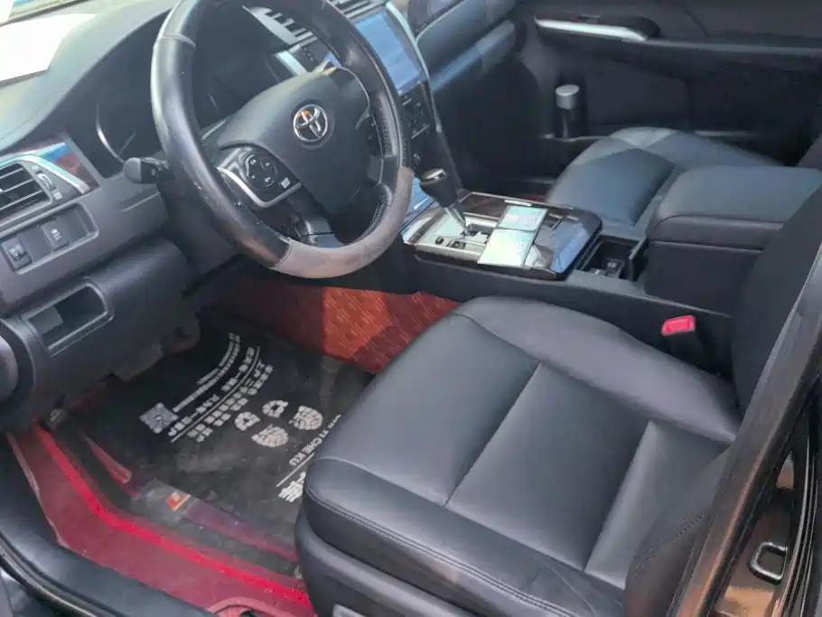 Toyota Camry 2016 — фото 9