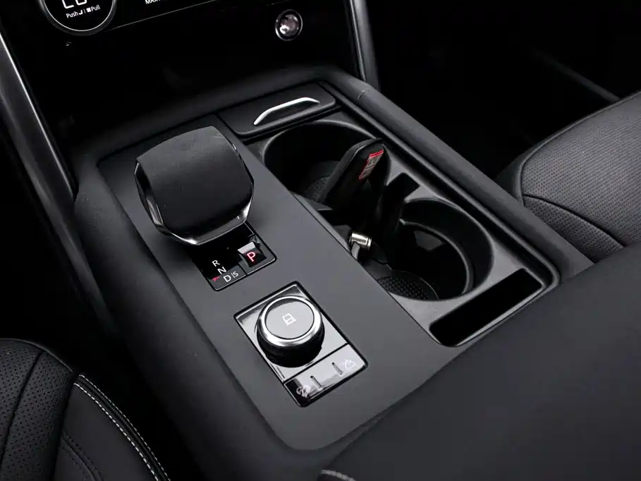 Land Rover Discovery 2023 — фото 10