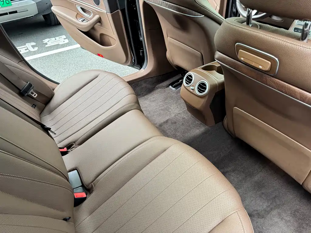 Mercedes-Benz E-Class 2020 — фото 15