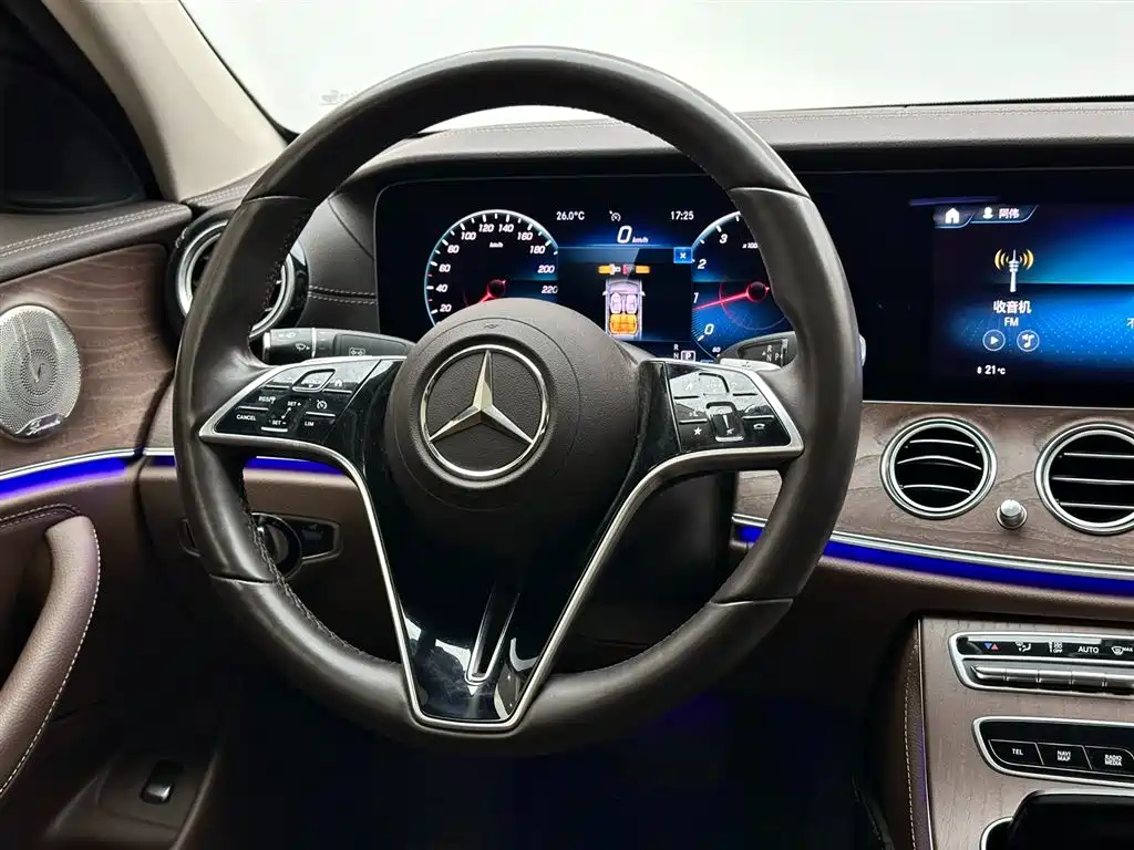 Mercedes-Benz E-Class 2021 — фото 12
