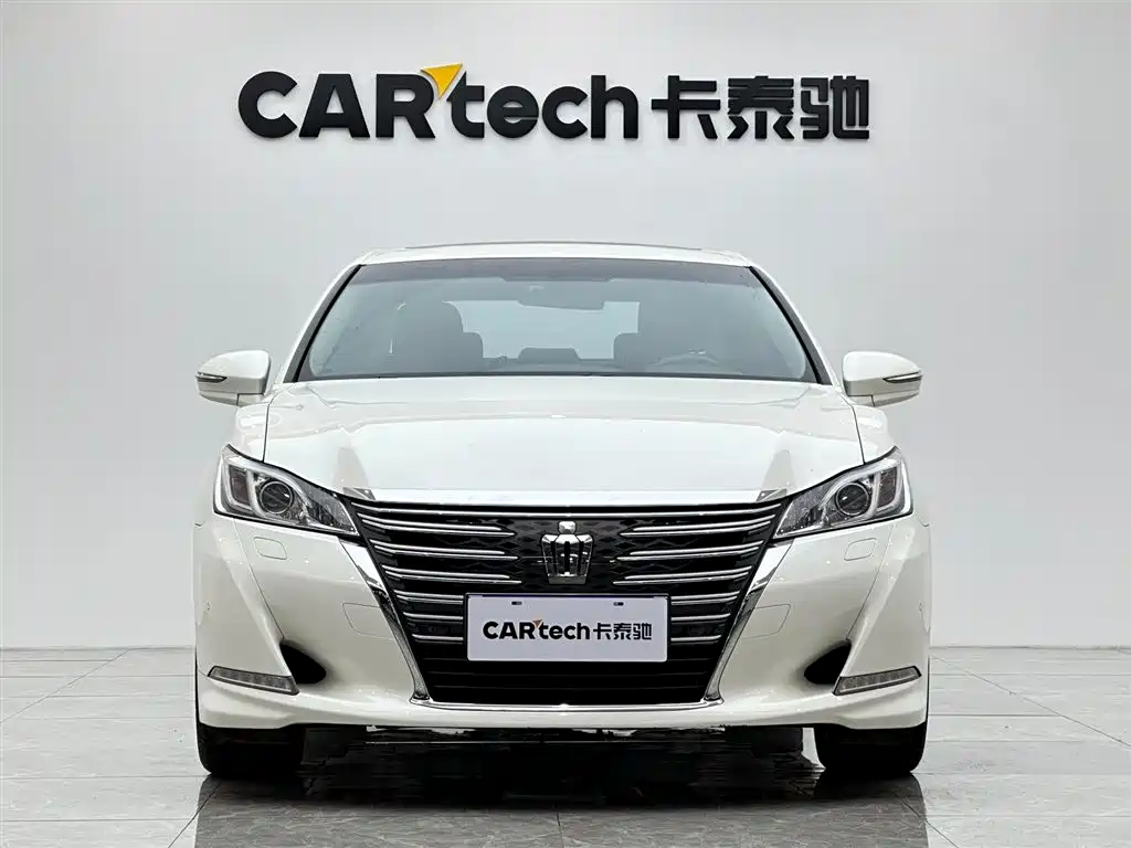 Toyota Crown 2017 — фото 7