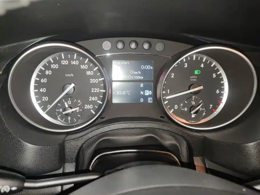 Mercedes-Benz R-Class 2017 — фото 14