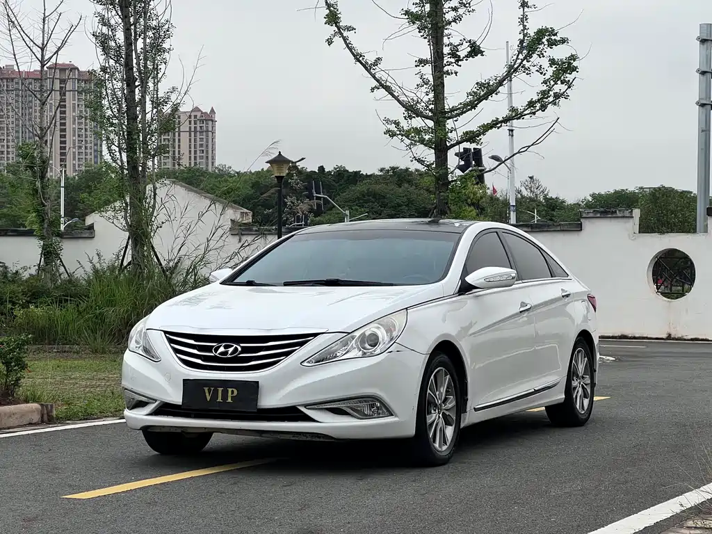 Hyundai Sonata 2015 — фото 1
