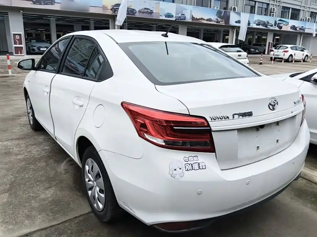 Toyota Yaris L 2021