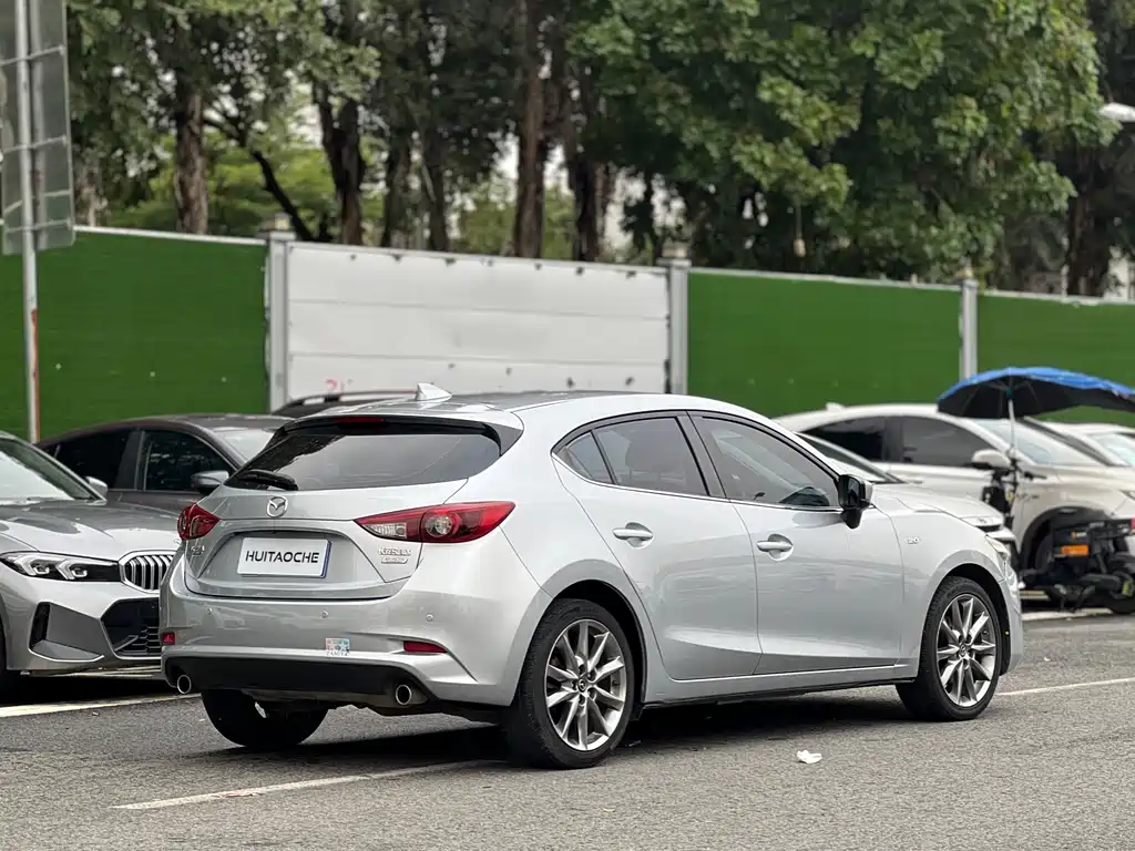 Mazda 3 Axela 2017 — фото 14