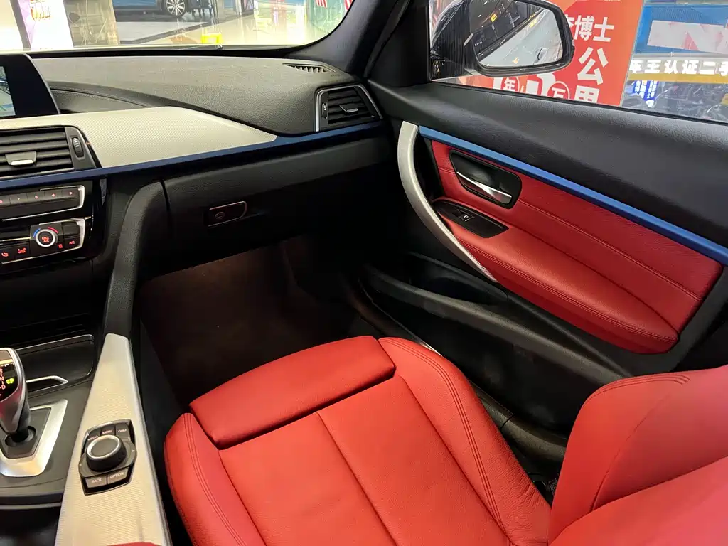 BMW 3 Series 2019 — фото 11