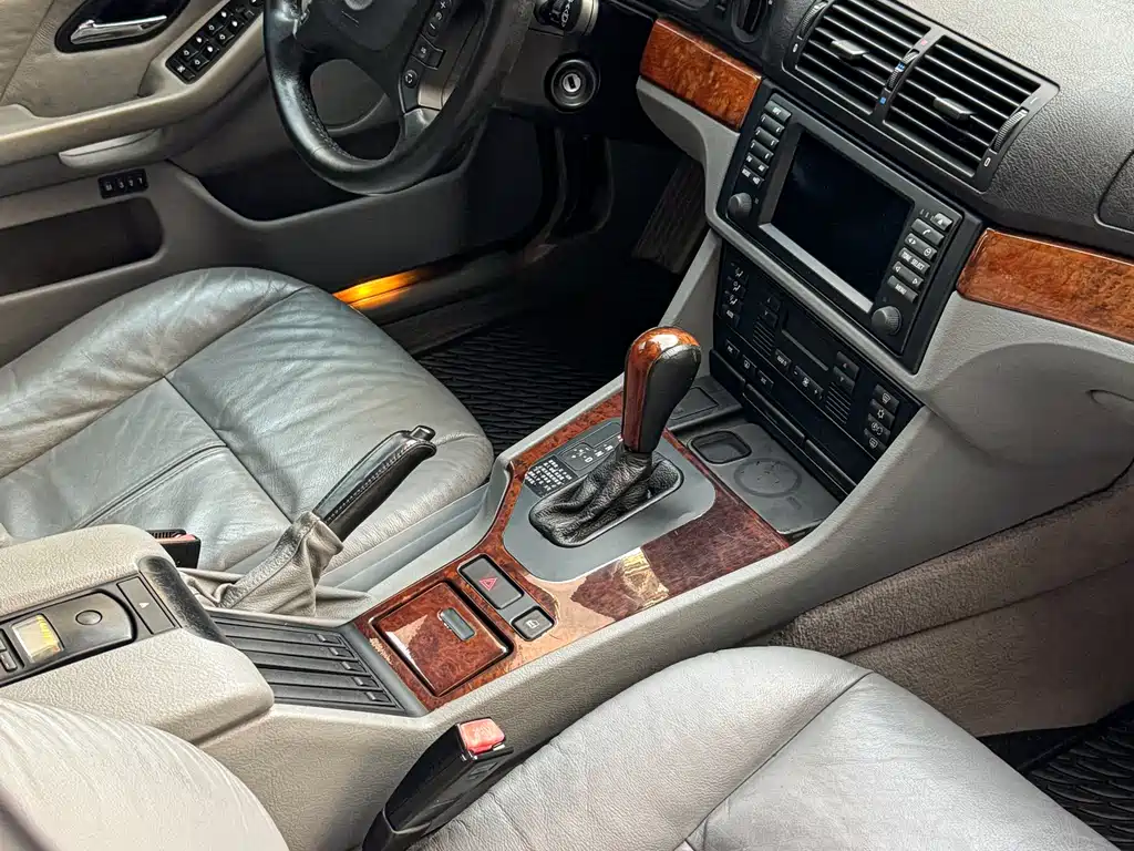 BMW 5 Series 2002 — фото 16