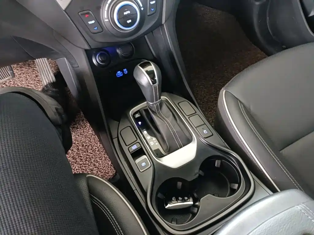 Hyundai Santa Fe 2016 — фото 14