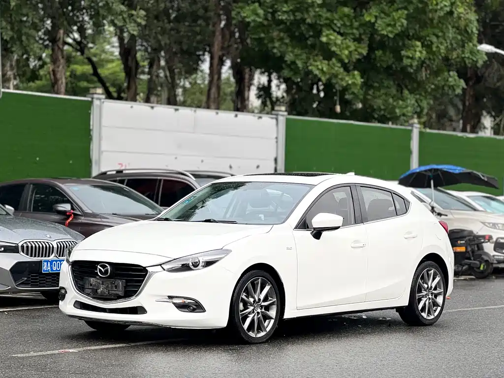 Mazda 3 Axela 2017 — фото 1