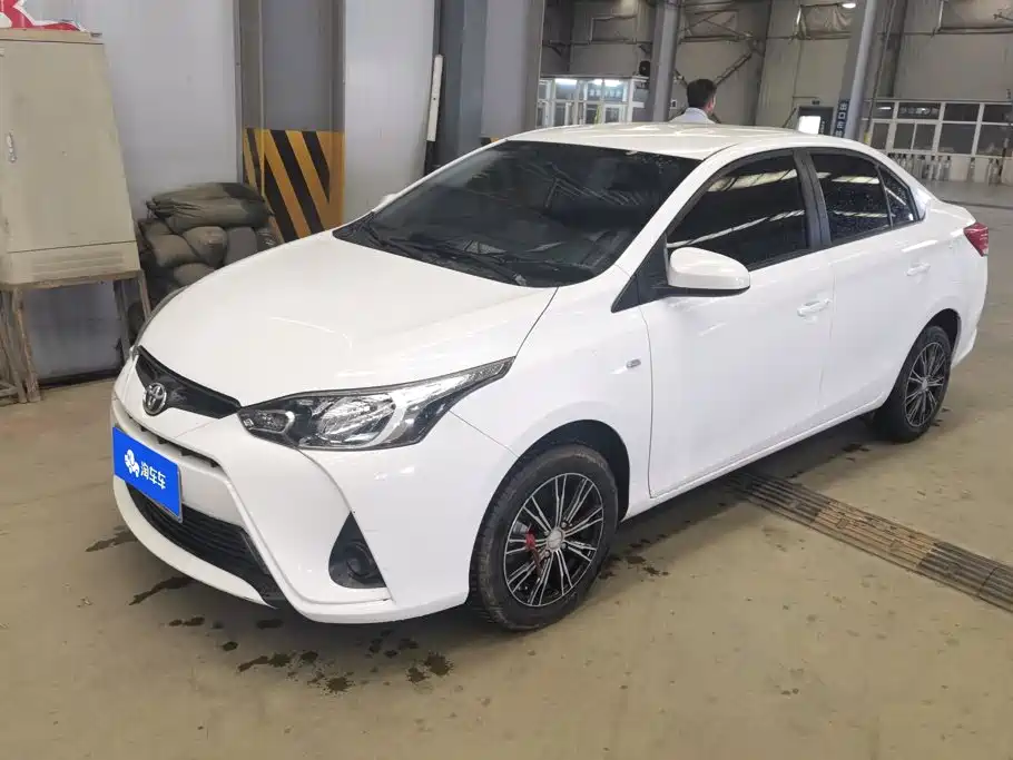 Toyota Yaris L 2020 — фото 1