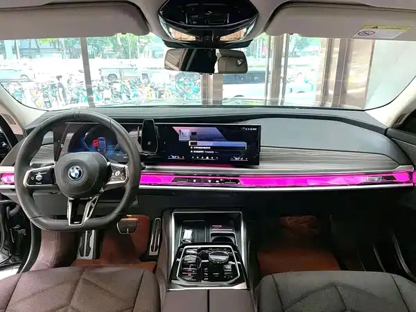 BMW i7 2024