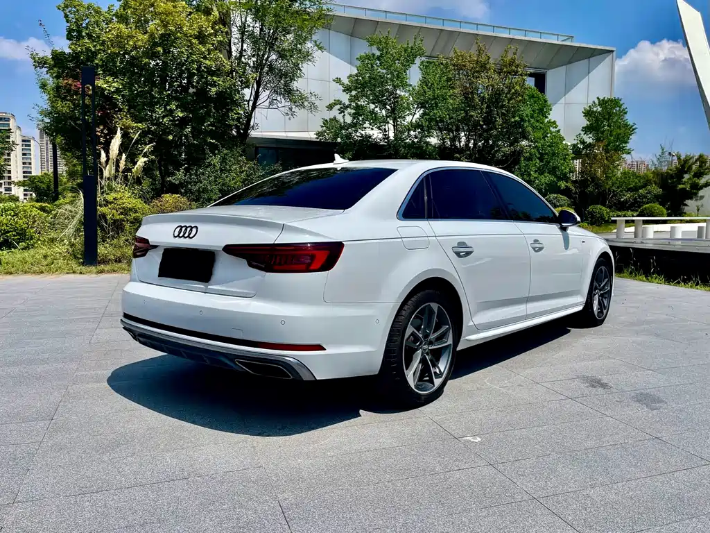 Audi A4L 2019 — фото 21