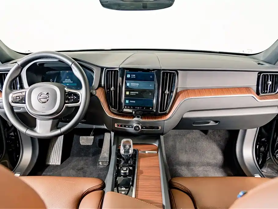 Volvo XC60 2025 — фото 11