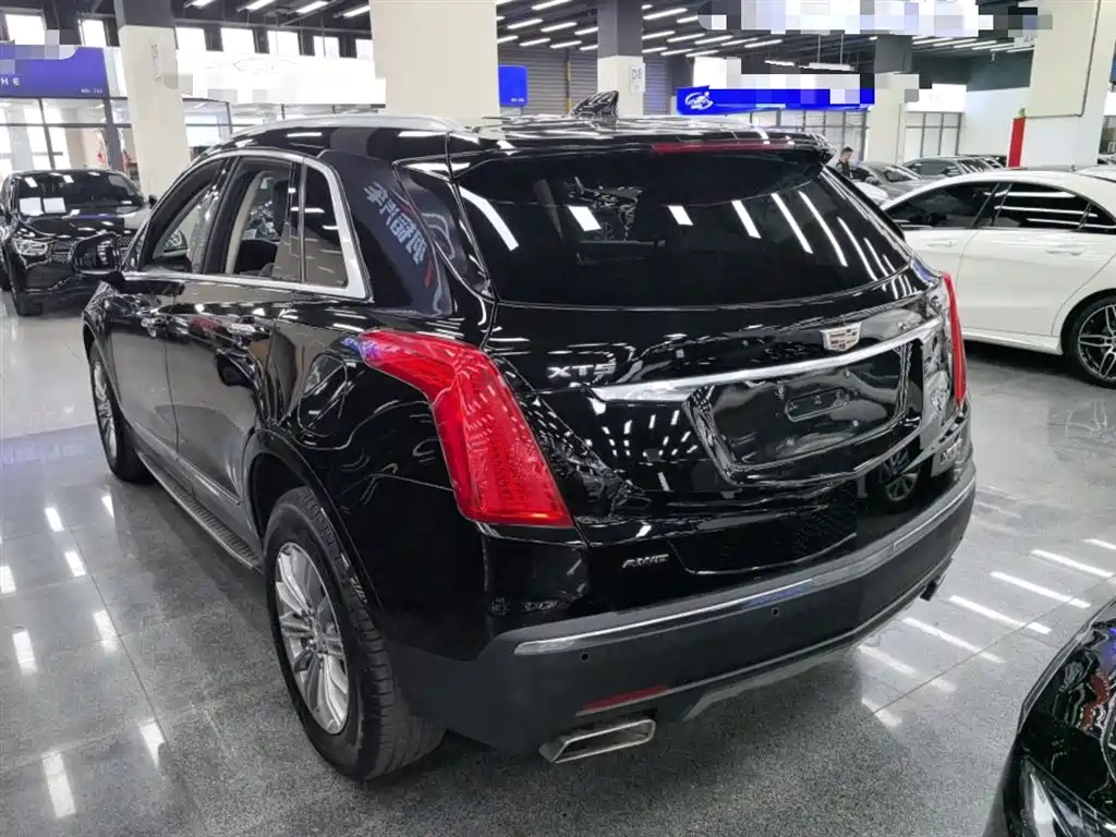 Cadillac XT5 2017 — фото 23