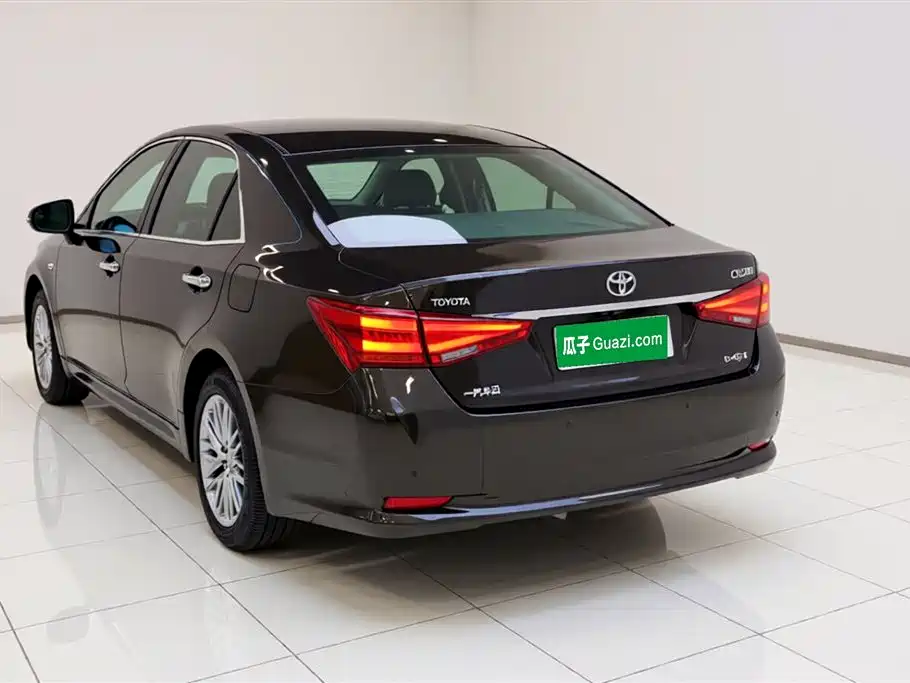 Toyota Crown 2017 — фото 25