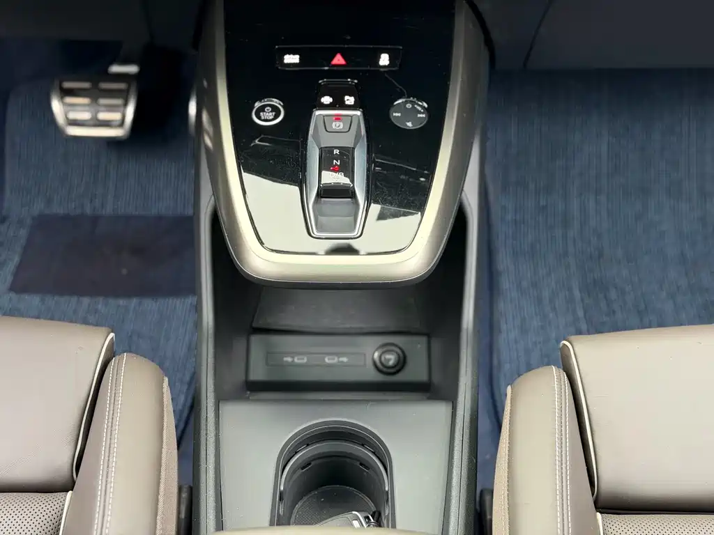 Audi Q5 e-tron 2023 — фото 12