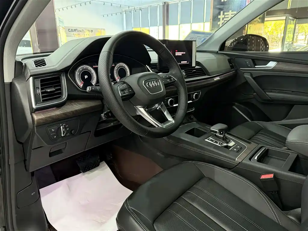 Audi Q5L 2022 — фото 12