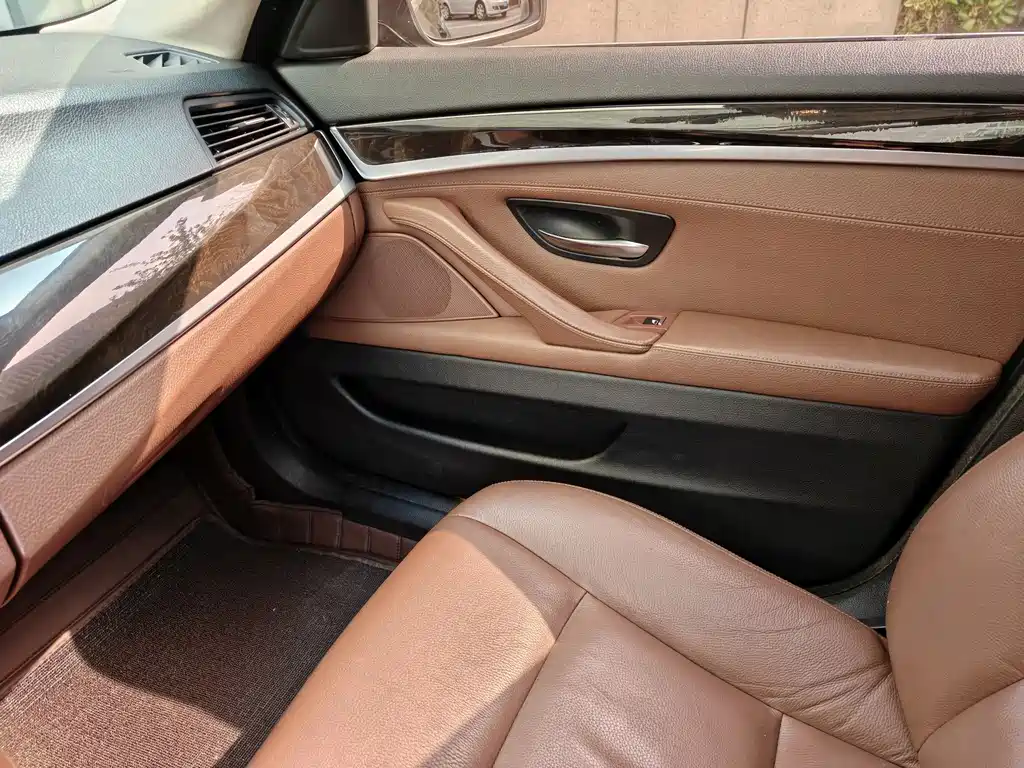 BMW 5 Series 2014 — фото 10