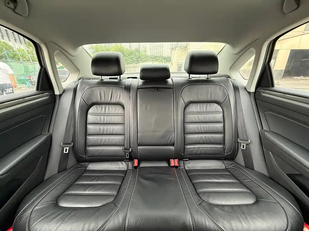 Volkswagen Passat 2018 — фото 15