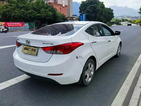 Hyundai Elantra Langdong 2012
