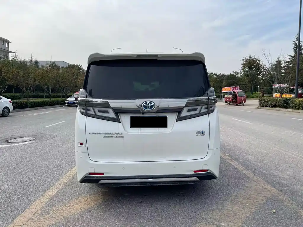 Toyota Vellfire 2022 — фото 7