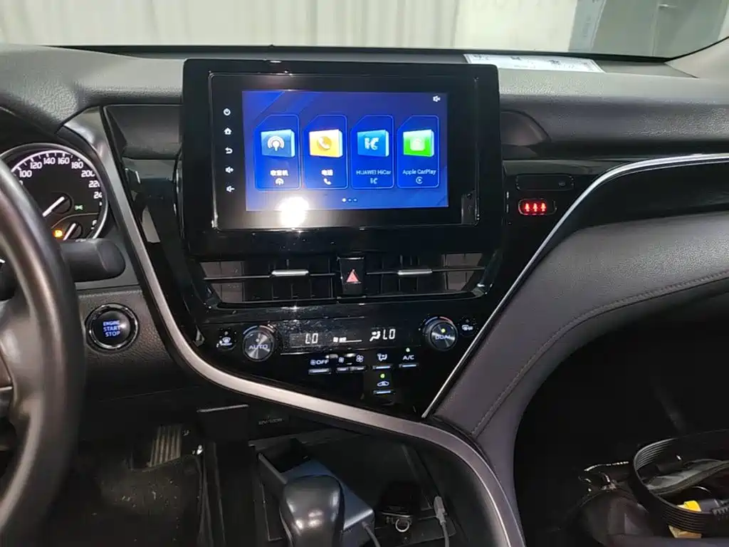 Toyota Camry 2023 — фото 13