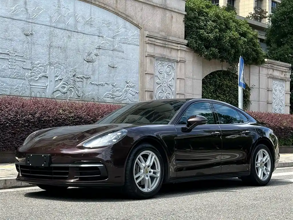 Porsche Panamera 2018 — фото 1