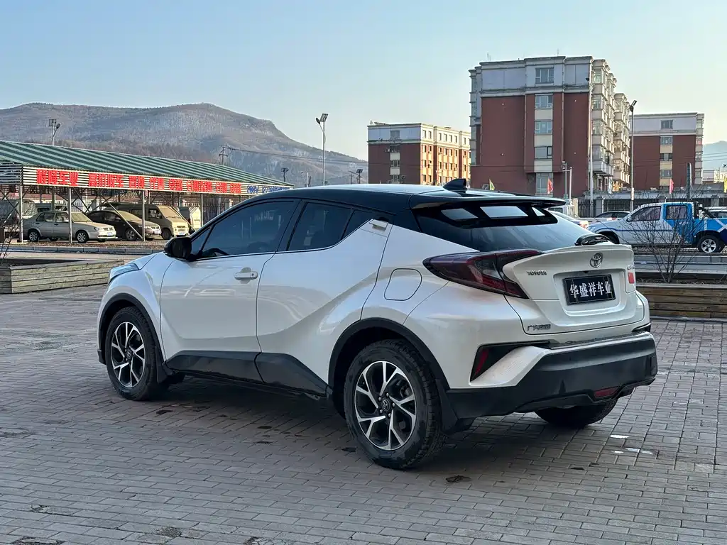 Toyota C-HR 2019 — фото 9