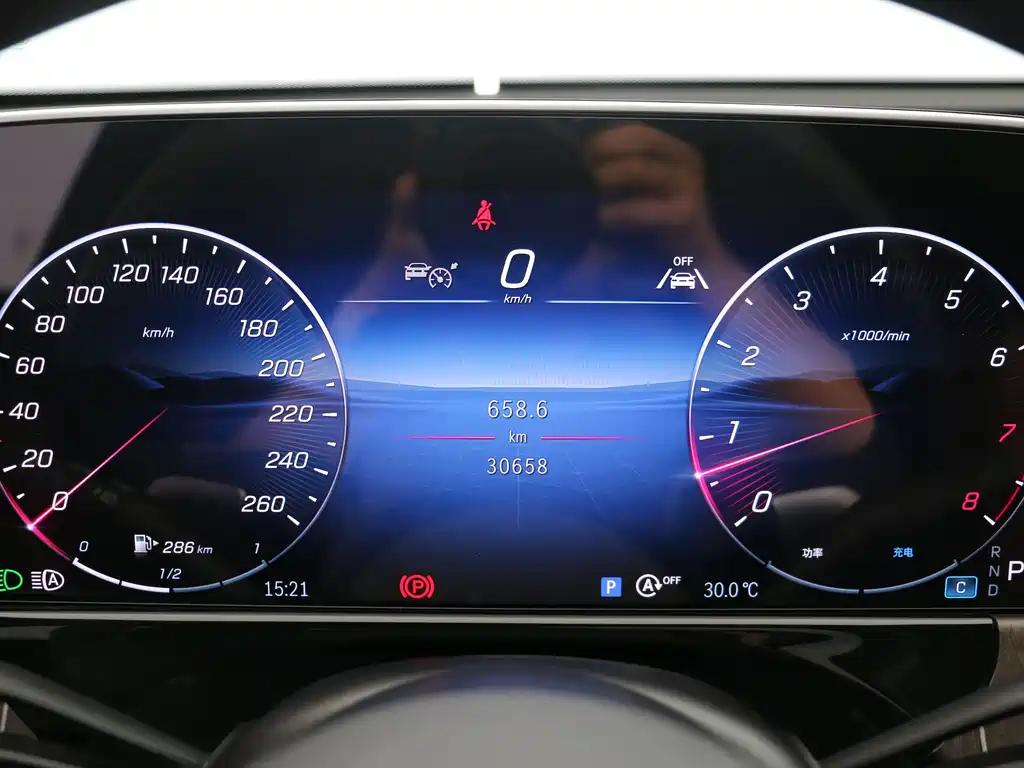 Mercedes-Benz E-Class 2025 — фото 10