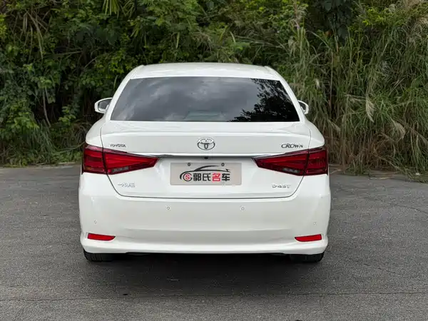 Toyota Crown 2015