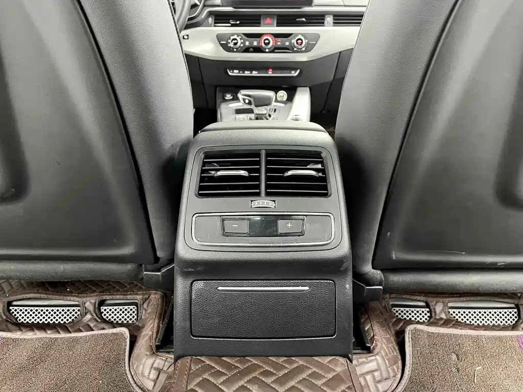 Audi A4L 2021 — фото 17