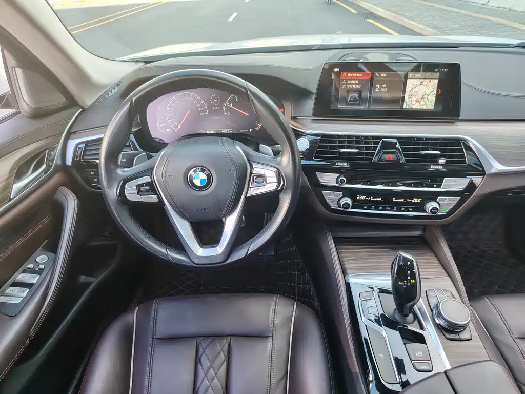BMW 5 Series 2019 — фото 14