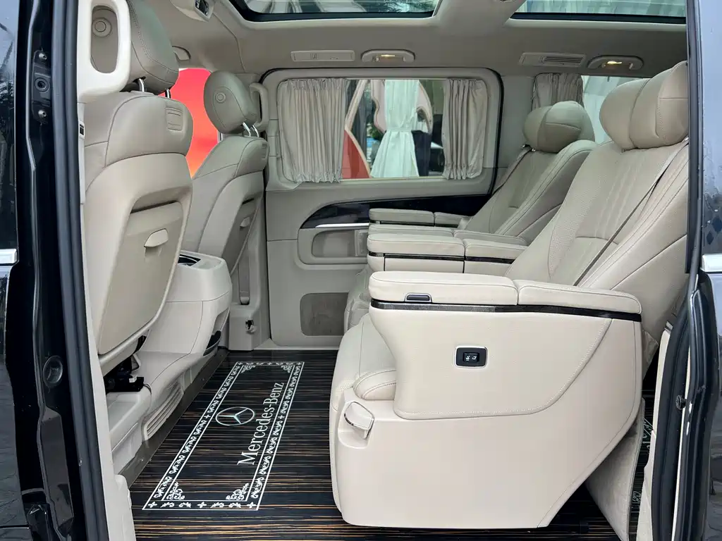 Mercedes-Benz V-Class 2017 — фото 14