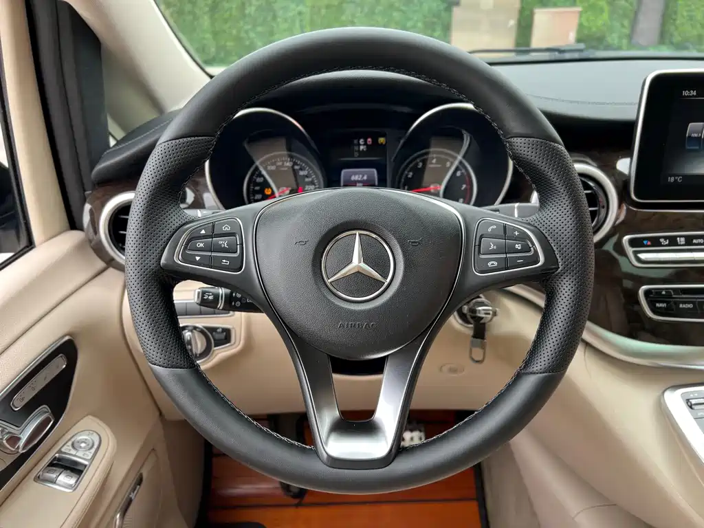 Mercedes-Benz V-Class 2017 — фото 19