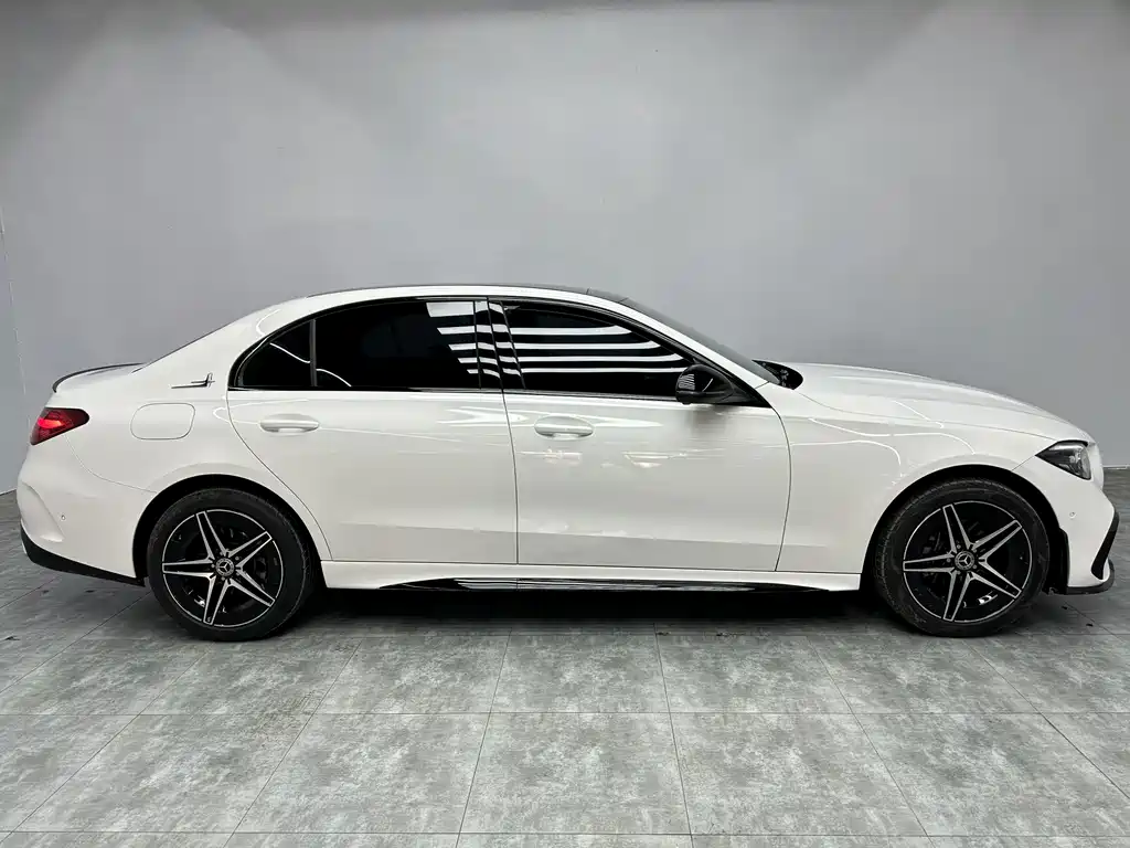 Mercedes-Benz C-Class 2024 — фото 20